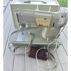 VTG Heavy Duty SINGER Sewing Machine Case ONLY! Can’t ship full on Poshmark